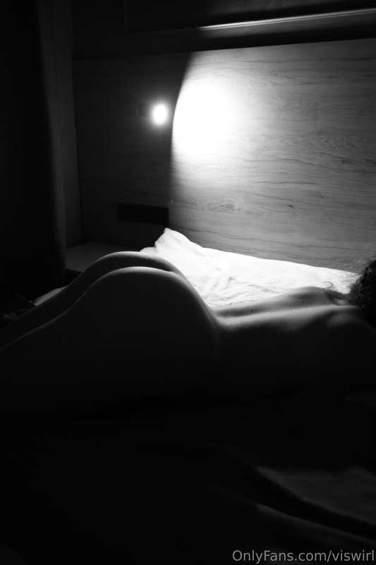The bedroom is where dreams come true… Especially with me 😏✨