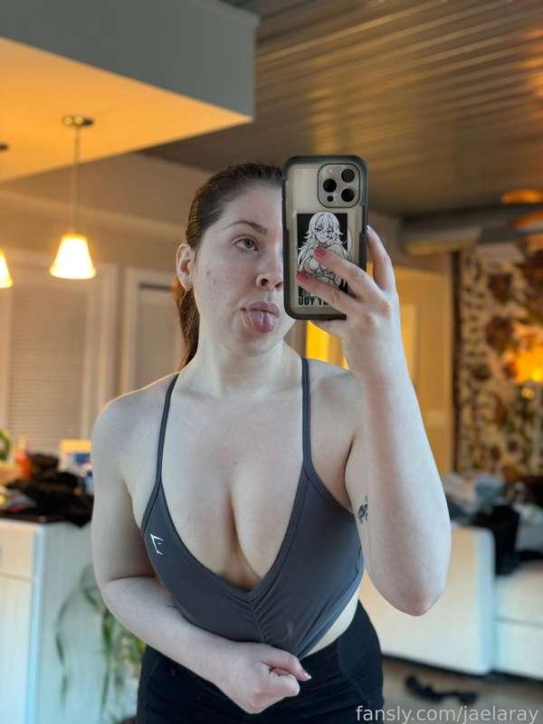 Under boob? Side boob? What’s your favorite kind of boob 🤔🍒

#fyp #lewd #curvy #snowwhite #pale #brunette 
