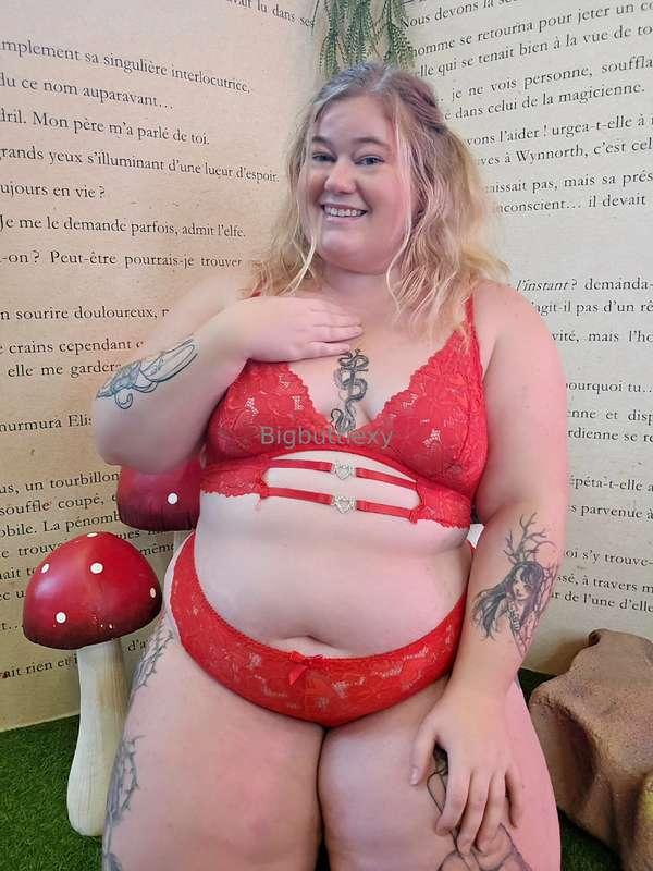 Red lingerie for the win!