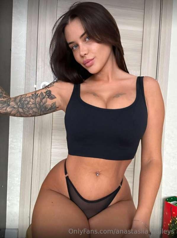 𝗙𝗥𝗘𝗘 𝗢𝗡𝗟𝗬 𝗡𝗢𝗪😋 @valentina_reina 😋 The babe with the big nipp..