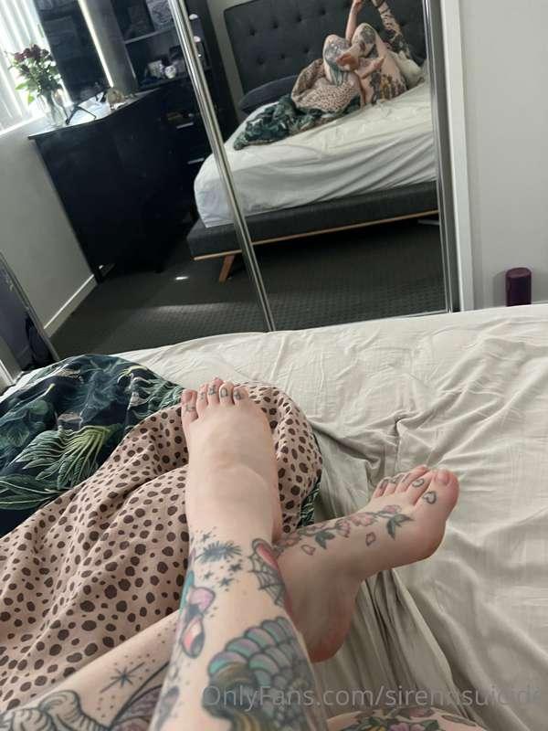 I’m getting a pedicure today any daddies or simps who would ..