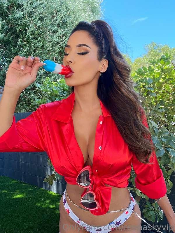 Kiss me like it’s your patriotic duty 😘