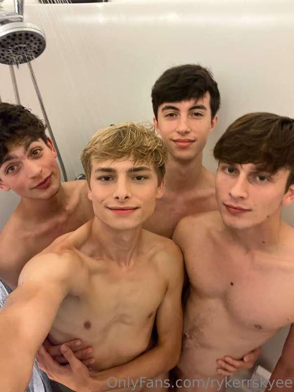 Shower time with these cuties 🚿