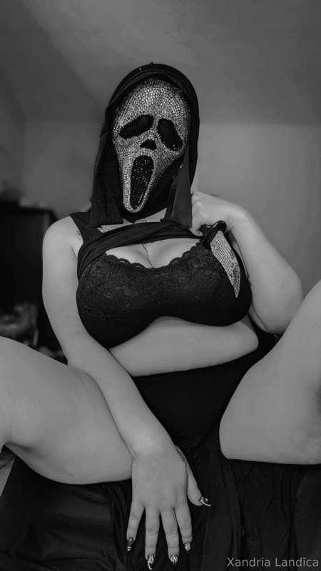 Come join me for a spooky Halloween live stream this Saturda..