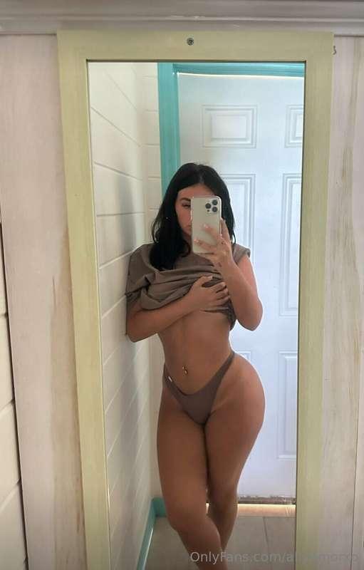 Waiting for you to text 💋