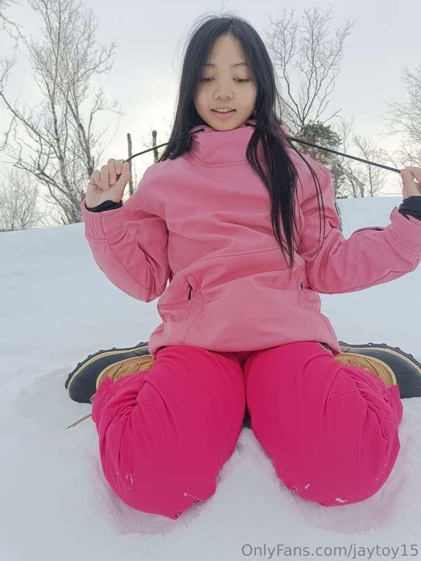 Come play in the snow daddy, its very cold 🥶 ❄️ but maybe yo..