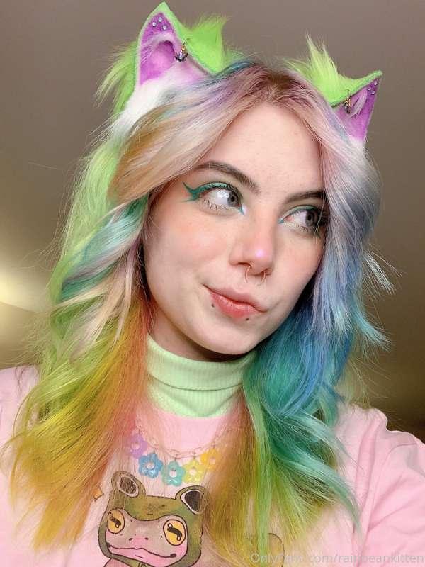 gave my hair a cut & got a new tee!!🐸 swipe to the end for a..