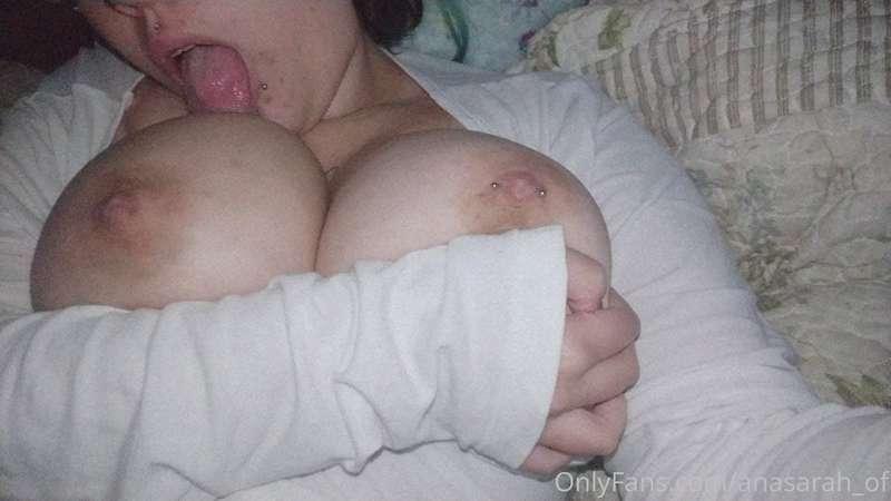 Suck my titiies !!!