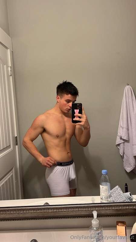 He says hiii 🍆🙈
