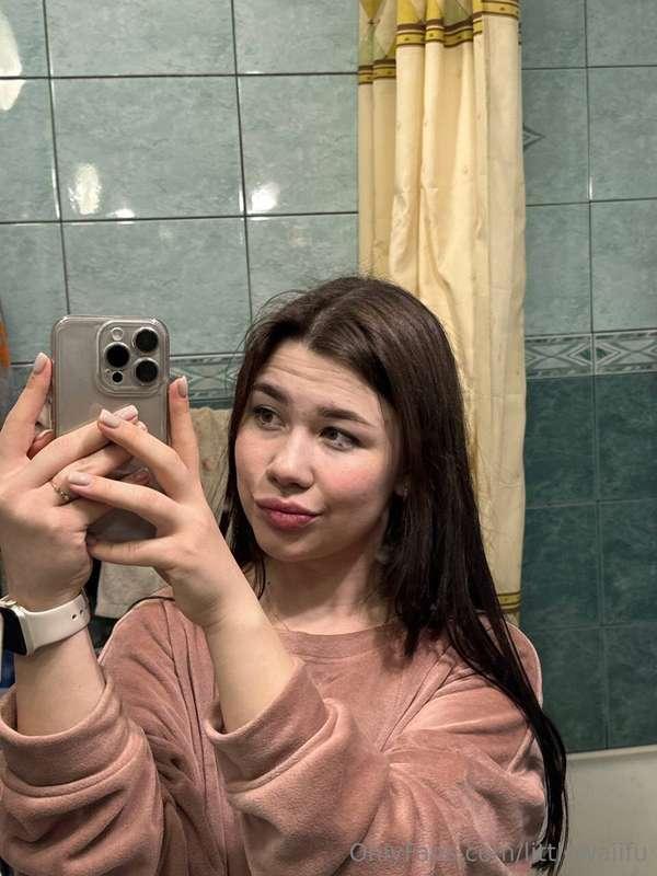 Getting ready for a bath... Wanna join me? 🥰💋