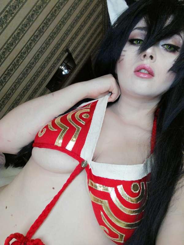 More sexy Ahri selfies =^_^=