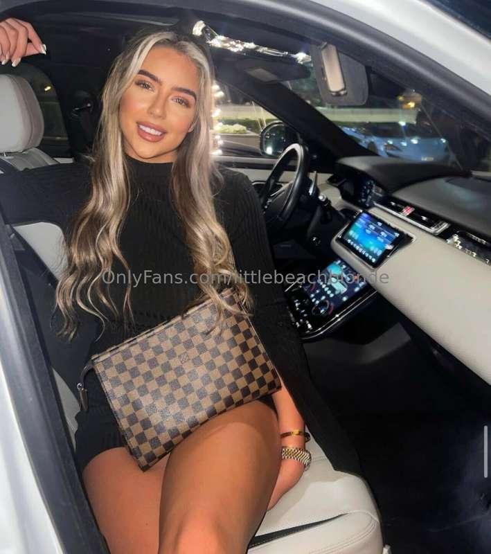10 spaces left for her FREE VIP!! be quick😋💕https://onlyfans..