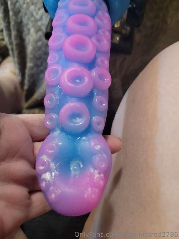 Can ya'll tell how much I LOVE this fantasy dildo??? Literal..