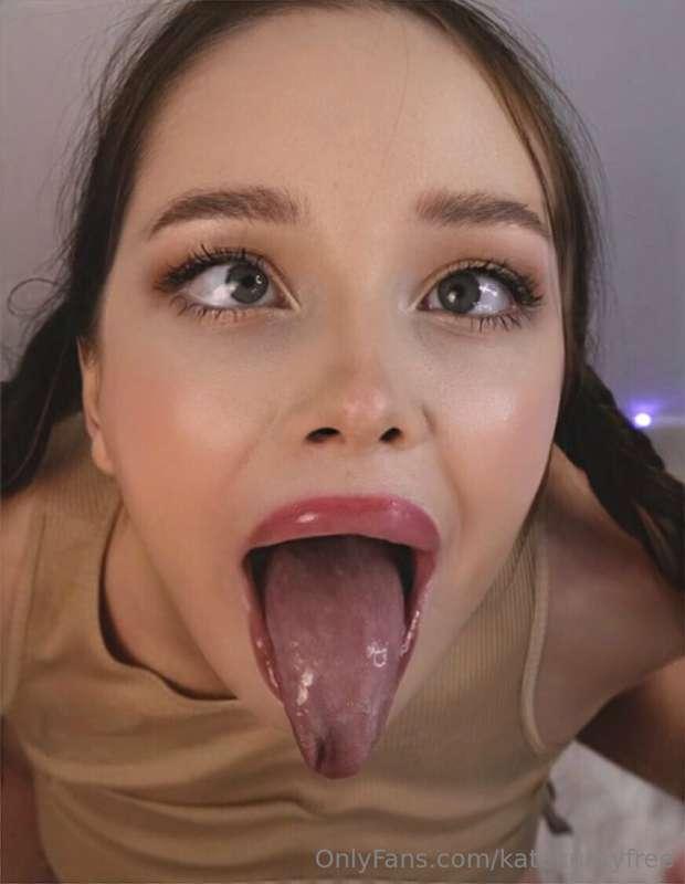 blowjob with red lipstick. 💄