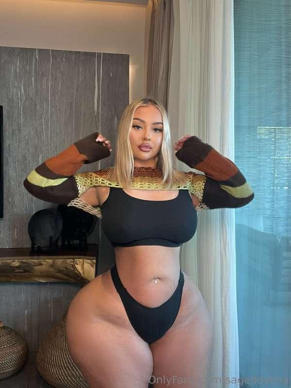 Which one do you prefer? Blowjobs or fucking? 🙈💦