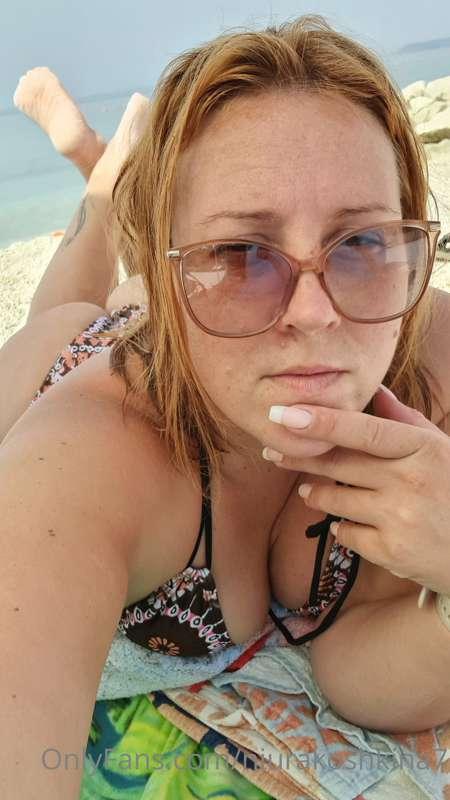 Today I'm at the beach, will you relax with me?
