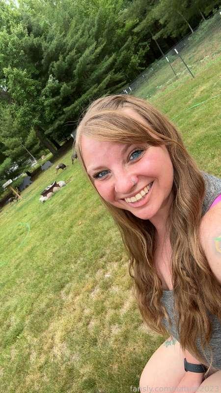 Enjoying the beautiful day, love this being my backyard! Would enjoy it even more if someone had me bent over 🥵🥵

#fyp #naturedani #outside #pawg #whaletail #natural #country #bigboobs #chubby #booty