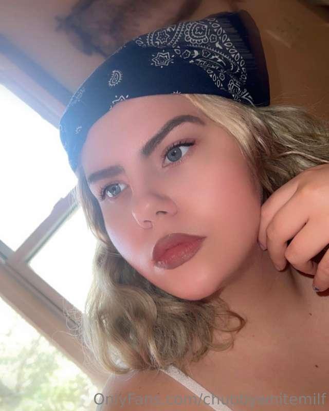 chubbywhitemilf image #0