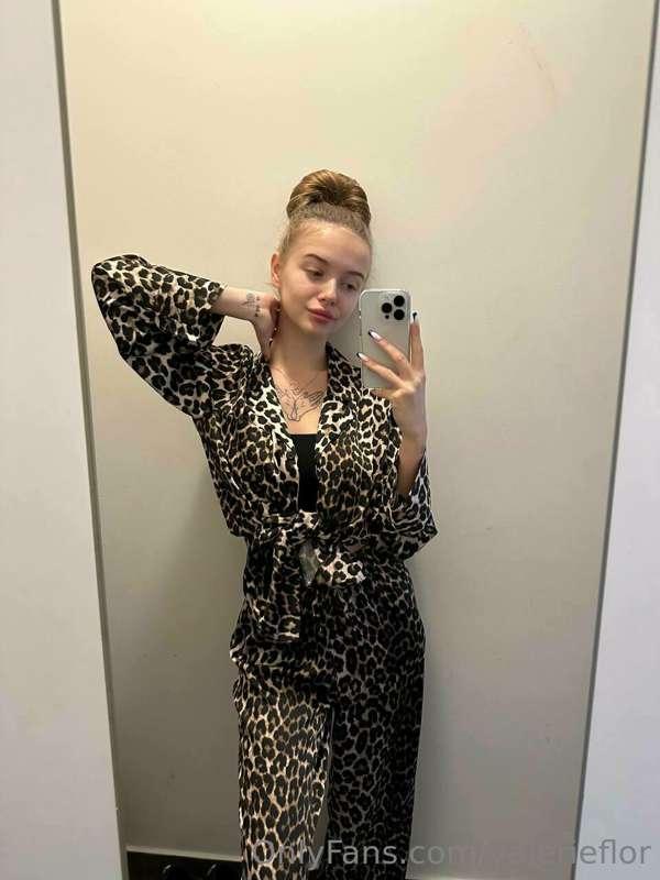 Hi🥰, today I started living my dream and signed up for dance..