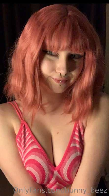 Thanks to the new ring light I got, I’ve got better lighting..