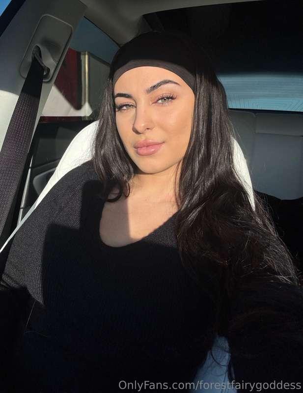 A queen knows her worth, and so do those who admire her 😏😌