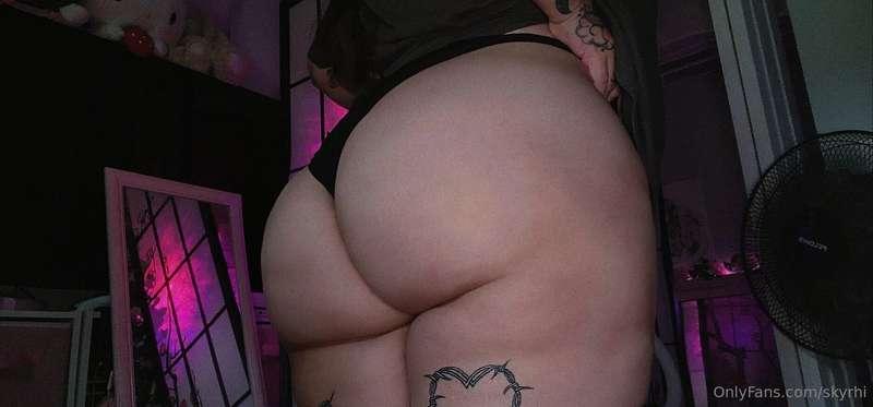 Growing this booty everyday 🍑 