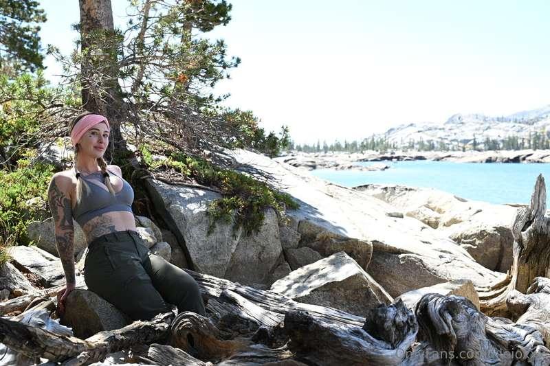 This spot’s perfect for sunscreen and secrets🧴🤫