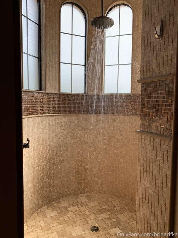 Who wants to join? Shower video going up later 💦🚿
