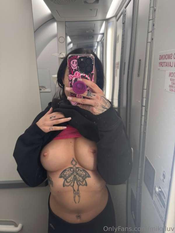 Like this if I can send you surprise nudes during my trip 👇🏻