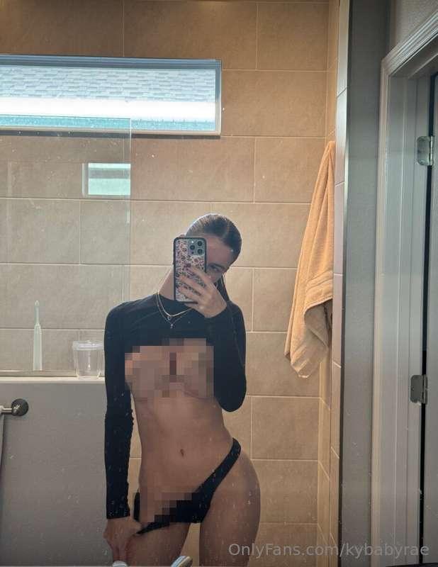 I know you want to play 😈 I’m here in the shower, shirt slid..