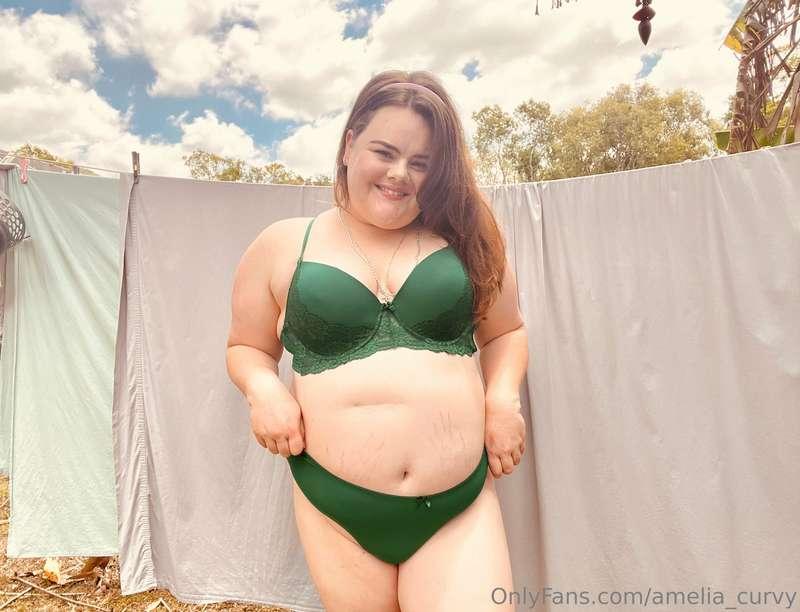 - Green or Pink? - 

LIKE and VOTE below 👇🏻 
….for a cheeky ..