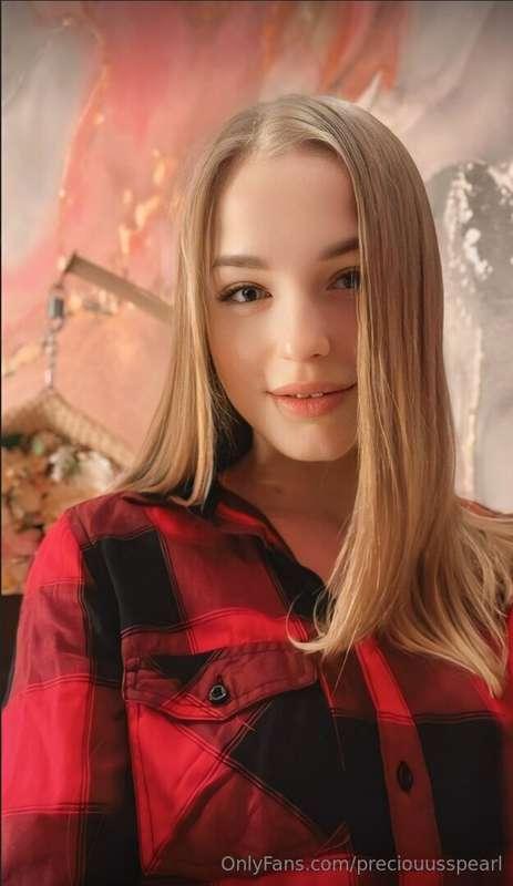 This girl @jullie_exclusive looking for his first man.🥰 
She..