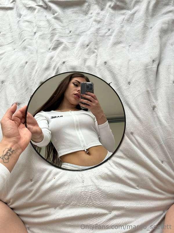 Admiring the good girl in the mirror😊