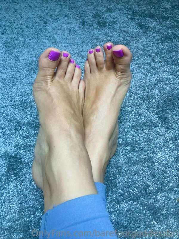 One of my fav pics with these lollipop toes