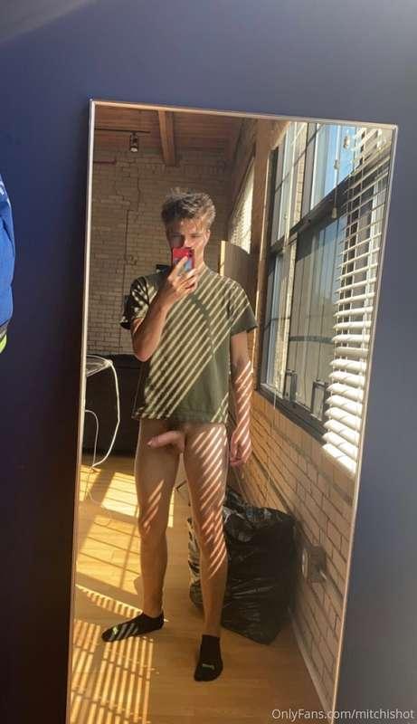 How many likes for a well lit dick😏