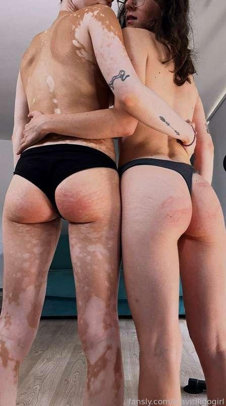 You need to spank hard our asses 😏 @kinkymiahere 

#lesbians #booty #ass #spanking #spank #bdsm #harness #vitiligo #fyp #petite #hairyarmpits #hairy #hairywomen 