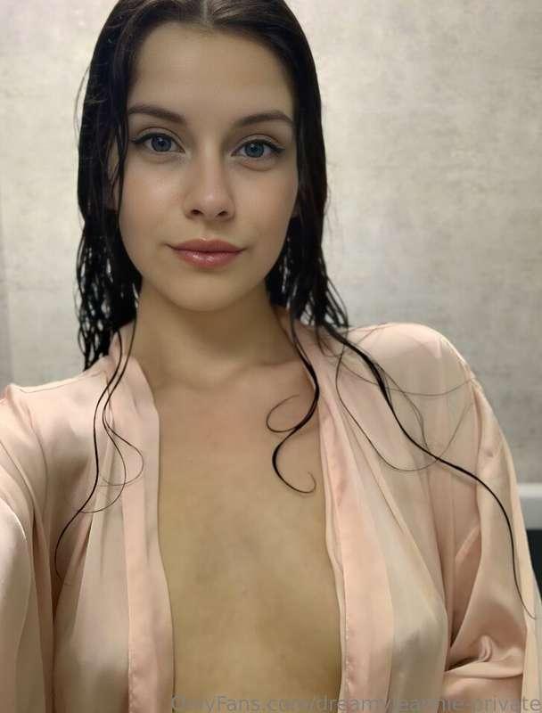 🔥 FREE SUB NOW @ashley_shining_star 🔥This brunette @ashley_s..