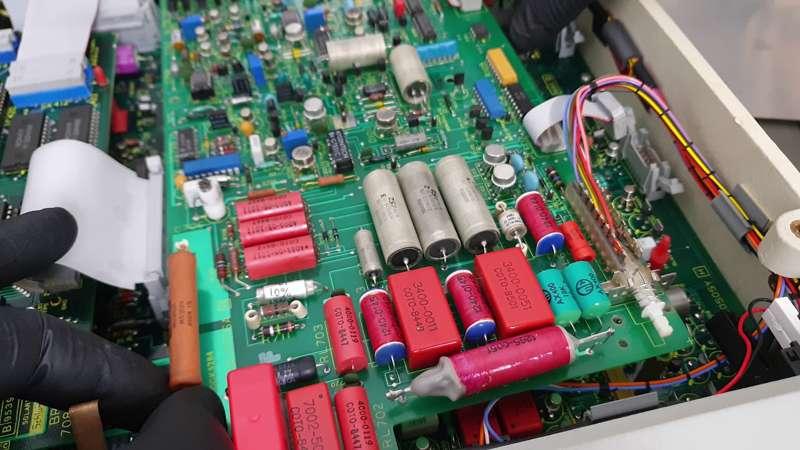 Fluke 5700A is alive 🥳