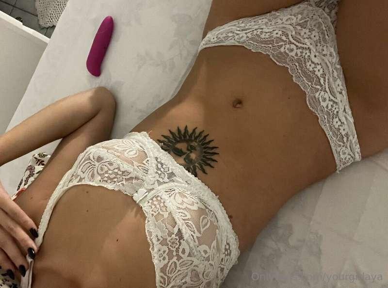 torn between studying or doing something naughty 🙈