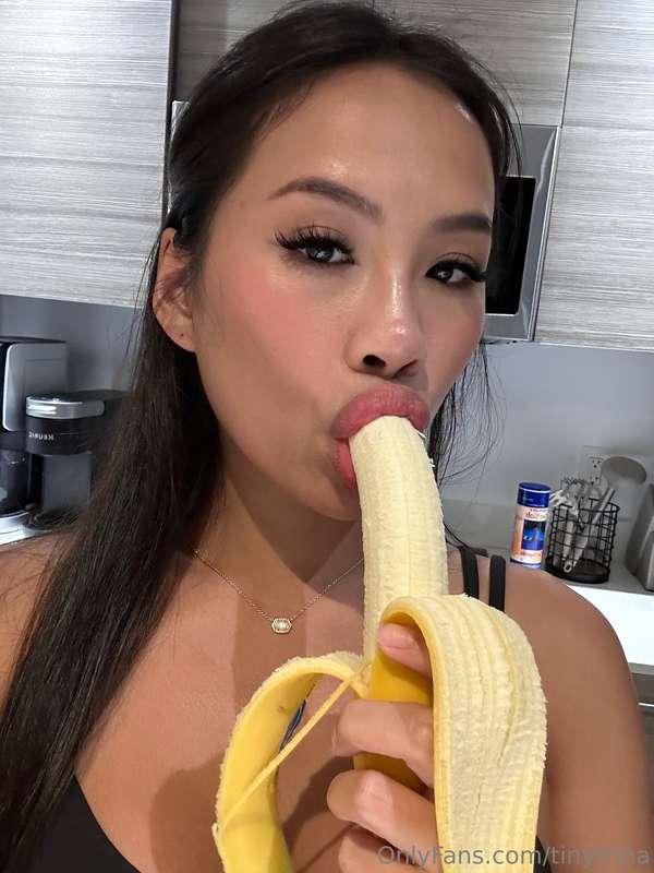 Have u ever been jealous of a Banana? 😆😆