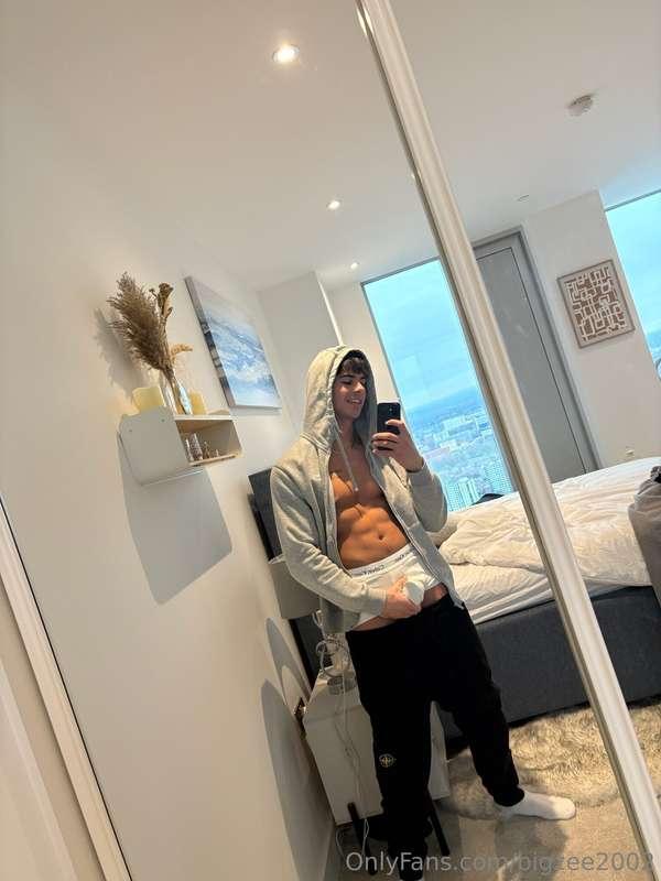 How do you like my boxers? 😏