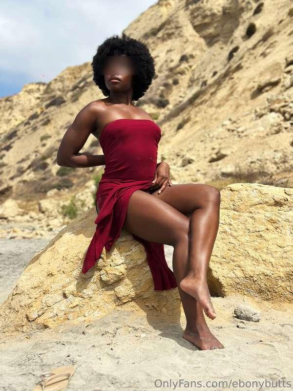 💃🏿 🏝️ 🍑