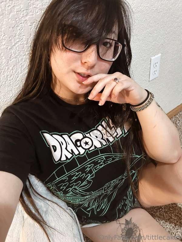 Thinking about doing a cute t-shirt set with this shirt. 🤔

..