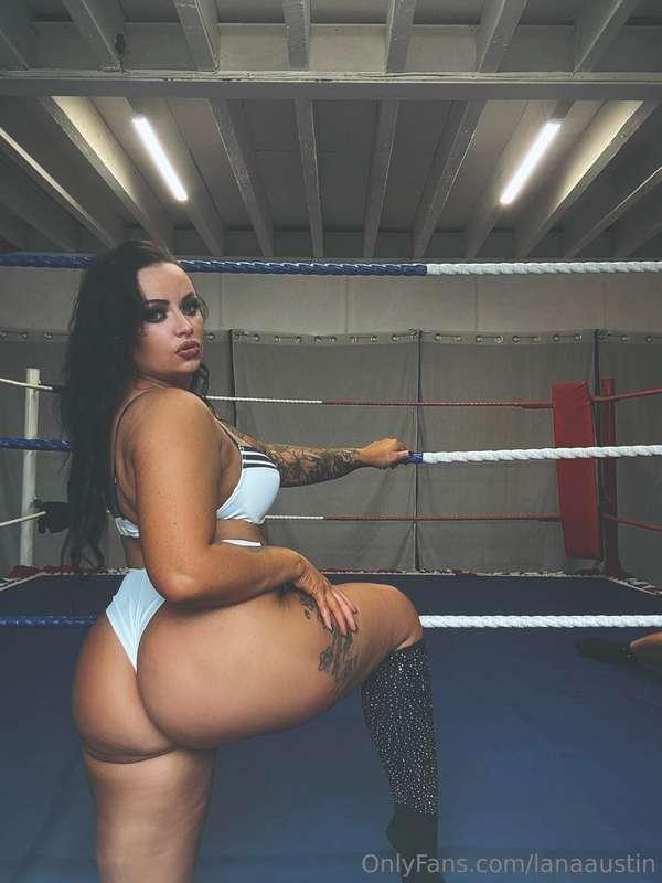 Fun day filming matches today 🍑❤️