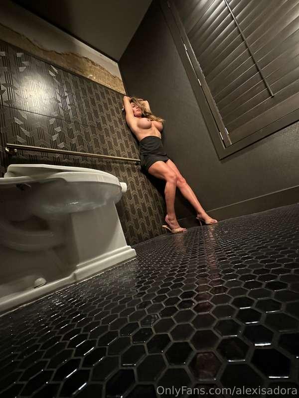 That was such a fun night 😈 and I love getting wild in publi..
