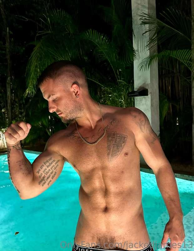 Help me get naked and skinny dip with me?😏
