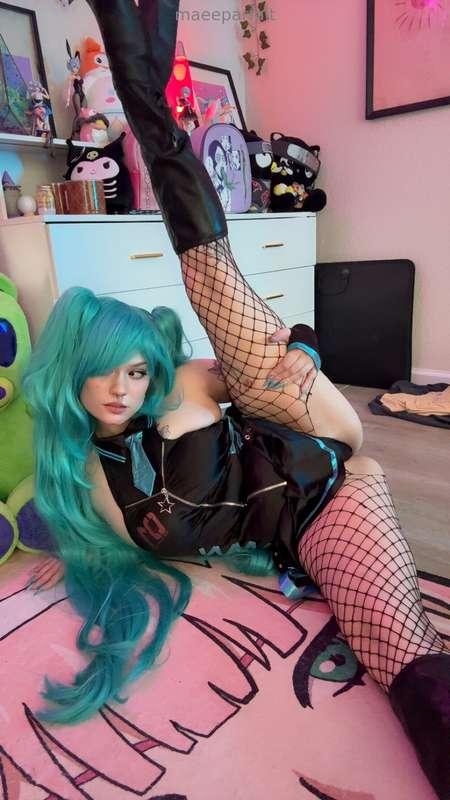 My butt looks nice as hell in this Miku fit