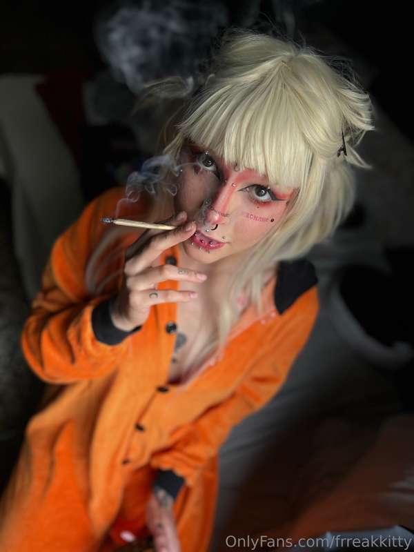 NEW SET AROUND HERE GUYS 🦊  Do you like Naruto? Smoke a join..