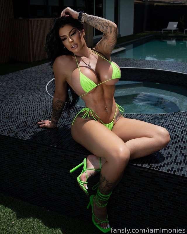 Do you like it when my heels match my bikini? 

#fyp #heels #lime #green #bikini #hottub #lmonies