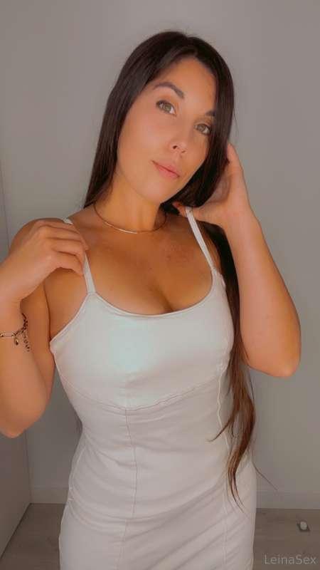 Ajustado, cortito, con tirantes… este vestido me hace sentir..